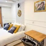 Urbanflat 42 - Two-bedroom Flat In Center Of Lejlighed *