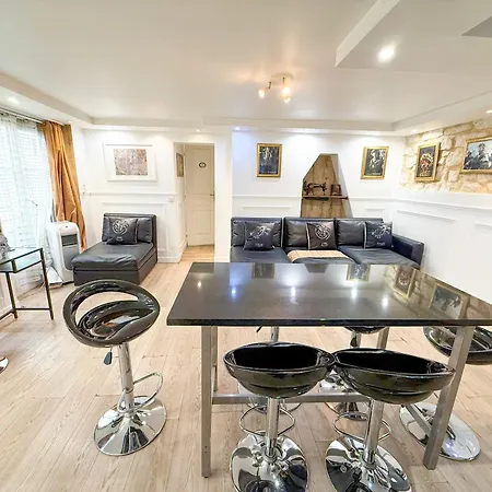 Urbanflat 42 - Two-bedroom Flat In Center Of Paris