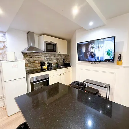 Urbanflat 42 - Two-bedroom Flat In Center Of