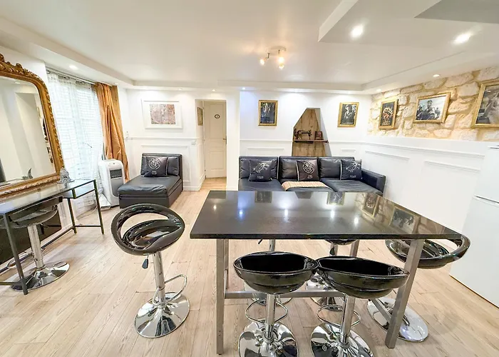 Urbanflat 42 - Two-bedroom Flat In Center Of Paris