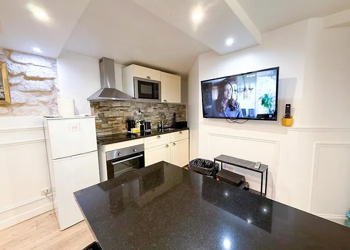 Urbanflat 42 - Two-bedroom Flat In Center Of
